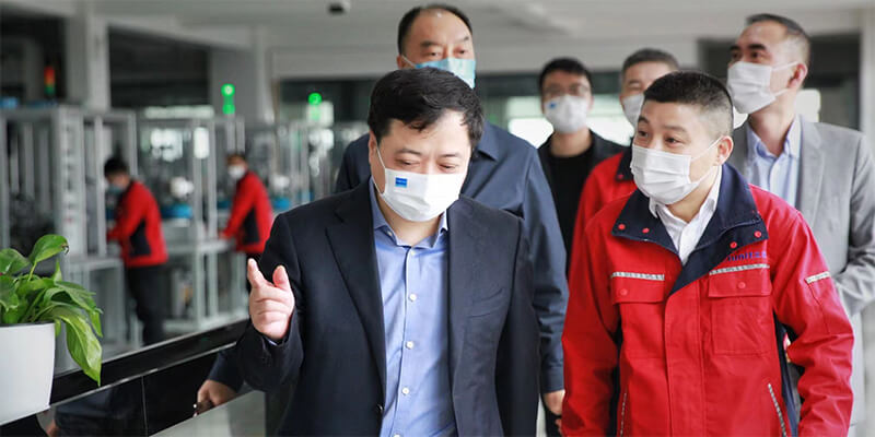 歡迎全國工商聯(lián)副主席、正泰集團(tuán)股份有限公司董事長兼總裁一行蒞臨我司參觀指導(dǎo)工作
